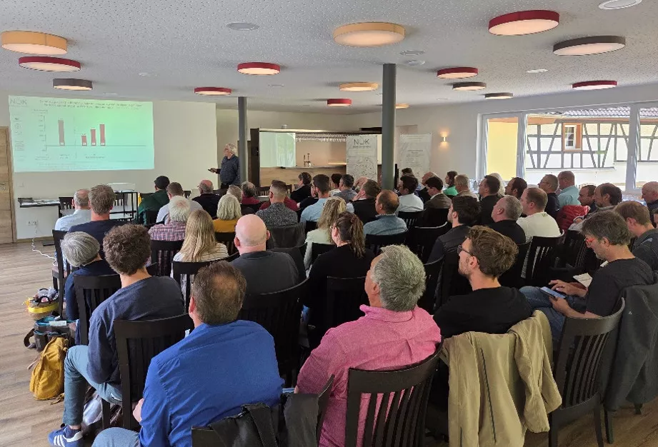 Vortrag von Ralf Gottschall zum Einsatz von Komposten und flüssigem Gärprodukt aus Biogut und Grüngut in der Siegelsbacher Mühle